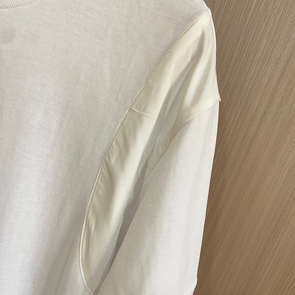 人気急上昇プラダ トライアングルロゴ コットンTシャツ フェイク ホワイト put45685